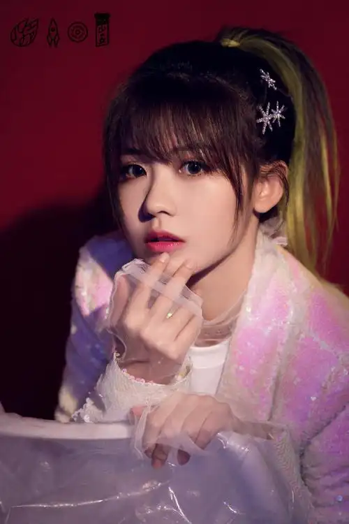 简介:火箭少女101飞行演唱会唯美写真图片,分享一组火箭少女101图片给