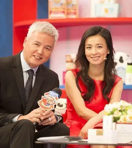 张庭晒和老公在厨房做饭的视频厨具暴露了她接地气的一面