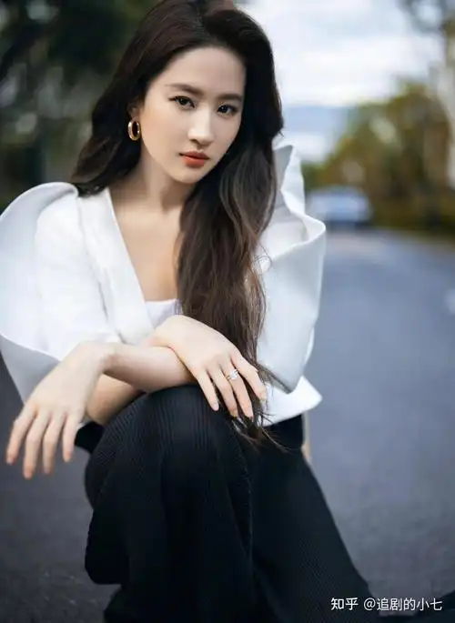 真的有人会认为刘亦菲很胖吗?