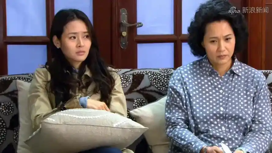 门第:马小龙的妈妈求罗小贝去看望小龙,小龙病危,小贝会答应吗