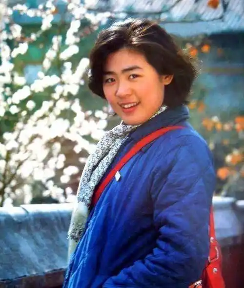 丛珊可以说是70年代一代人的女神.