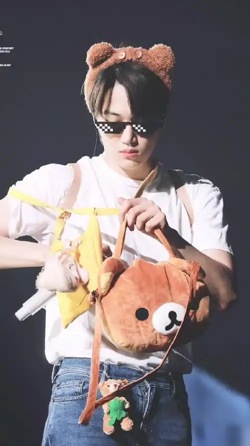 金钟仁可可爱爱 今天是可爱的小熊金钟仁哟～好想把他抱在怀里
