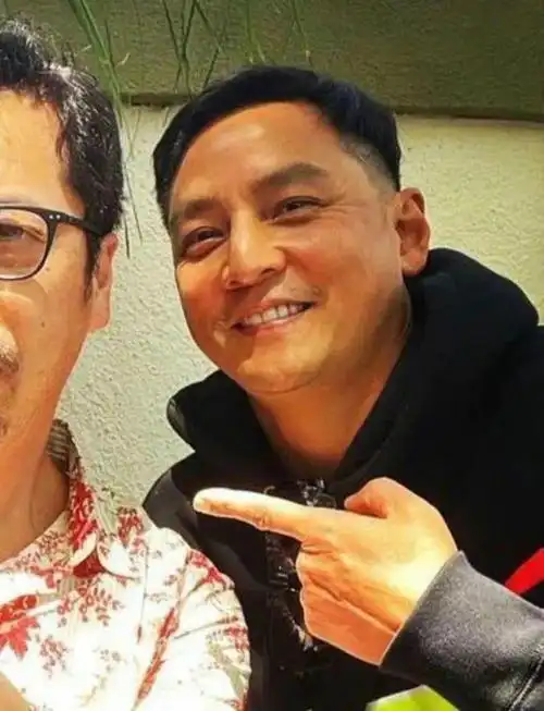 48岁吴彦祖近照曝光:颜值碾压小鲜肉,太卷了!_网易订阅