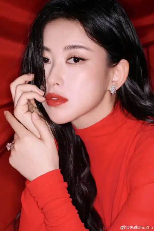 朱珠 这衣服换我穿就是红秋衣