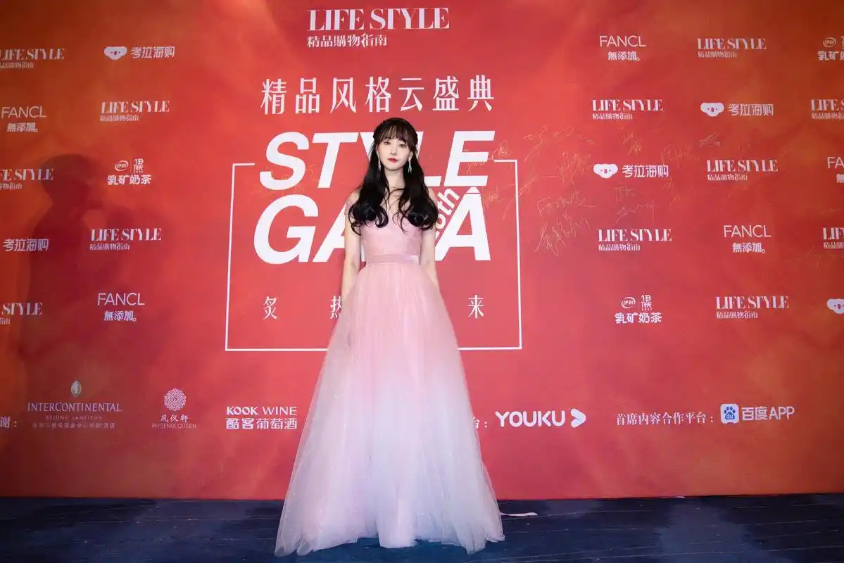 蝴蝶结原来是郑爽早就玩剩下的!2021郑爽粉色纱裙美照来袭,好仙