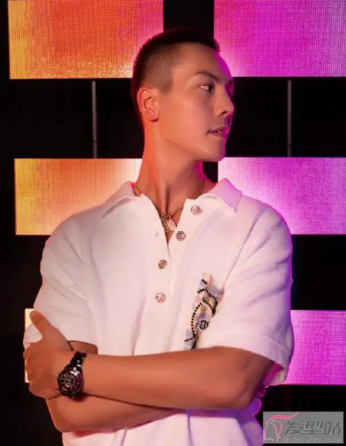 陈伟霆酷炫寸头造型 魅力无限过分帅气