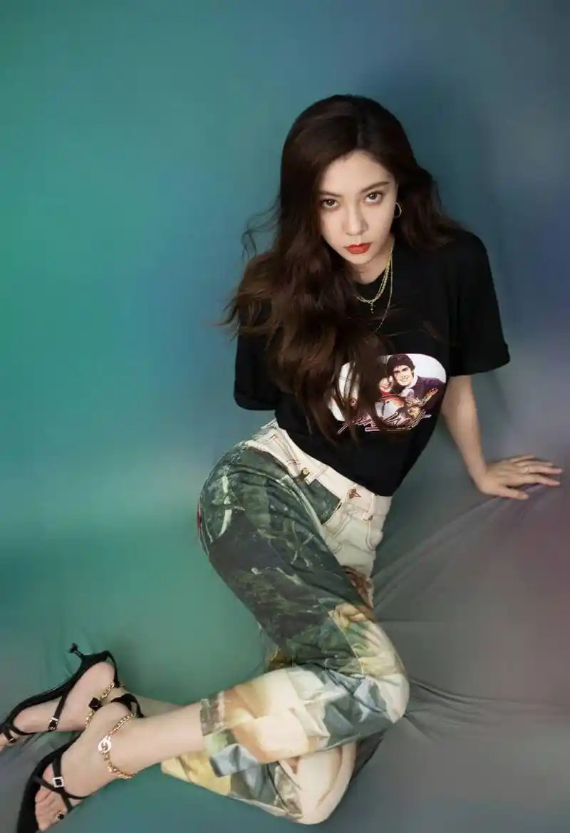 宋妍霏的高跟凉鞋好漂亮jio[爱你][爱你]?#sharegoodautumnweather