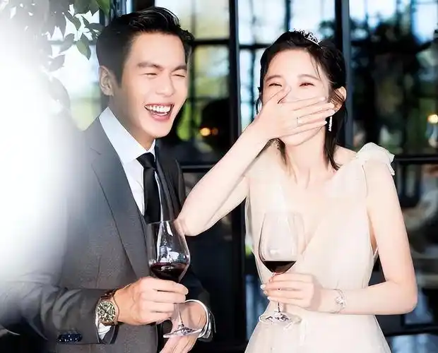 回顾有种整容叫唐艺昕结婚老公张若昀变化不大她却像换了个人