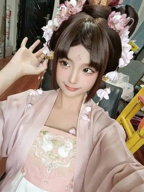 蠢沫沫创可贴战神cos香菱,绵绵兔,梦鱼午后,甘雨免费欣赏.