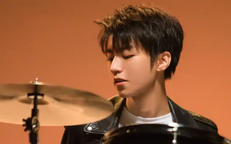 首页 桌面壁纸 tfboys王俊凯帅气写真图片桌面壁纸上一张下一张查看