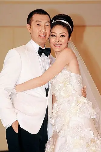 一柔一刚 陈慧琳的眉毛又浓又粗,女人眉粗,意喻很有男子气概,脾气较大