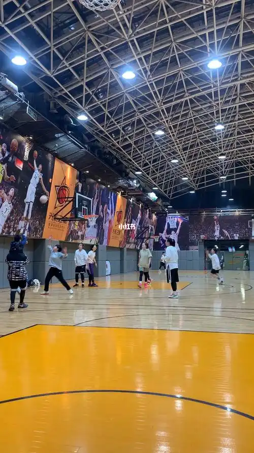 原来女生打球也可以这么潇洒