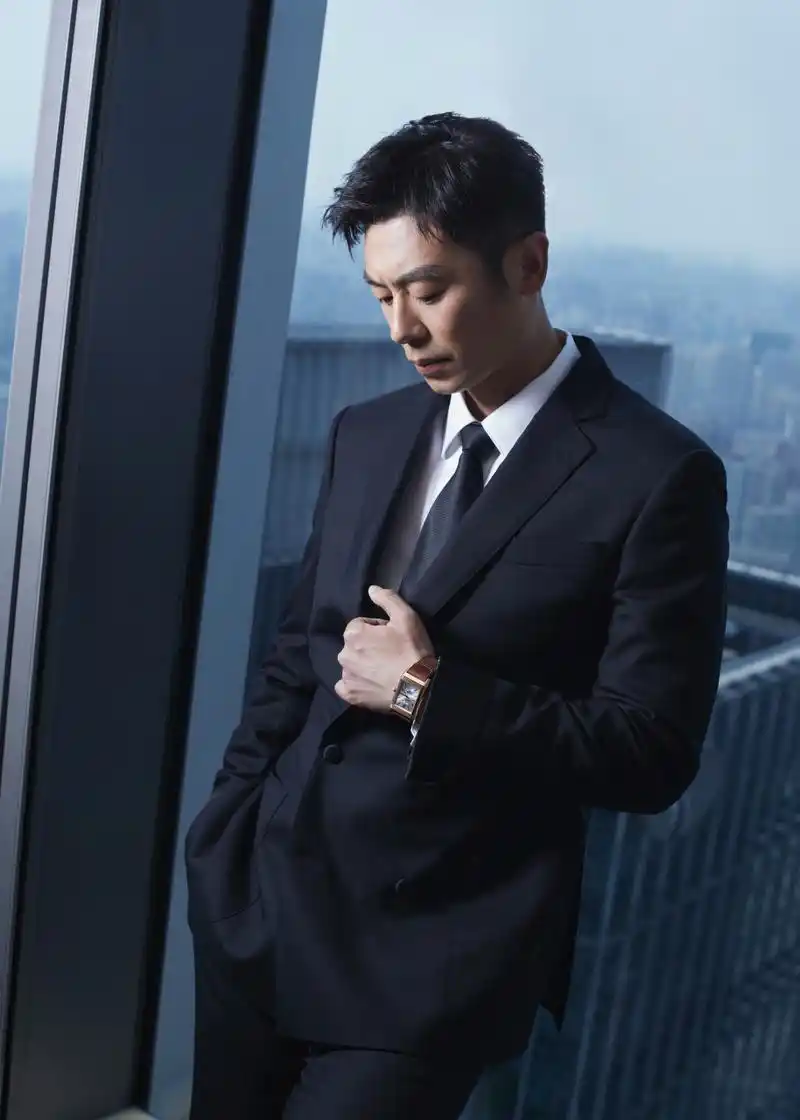 朱亚文 一身西装现身上海国际电影节,本次上海电影节他带来了自己的