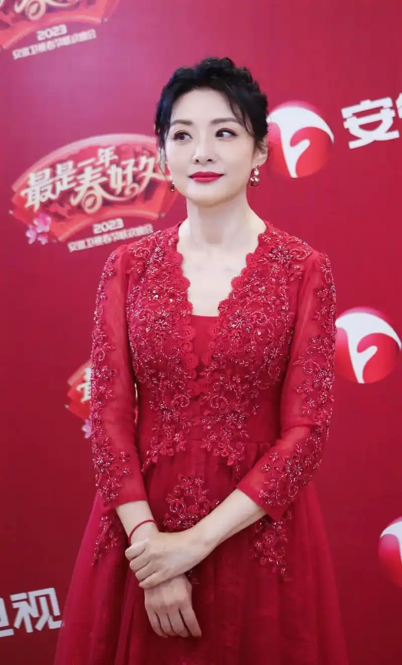 美女主持人周涛老师参加2023年安徽卫视春晚录制,主持202 - 抖音