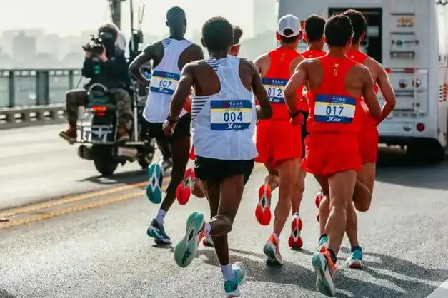 何杰汉马夺冠,国人竞速包揽前三|马拉松|董国建|科学家|东京奥运会