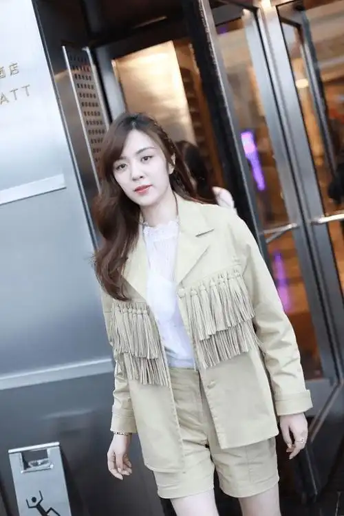 王晓晨不愧是大叔收割机32岁已懂裸色魅力薄纱穿得好妖娆