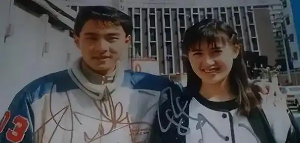 尽管外界环境充满挑战,张卫健和江欣燕这对恋人却深信,爱情的力量足够