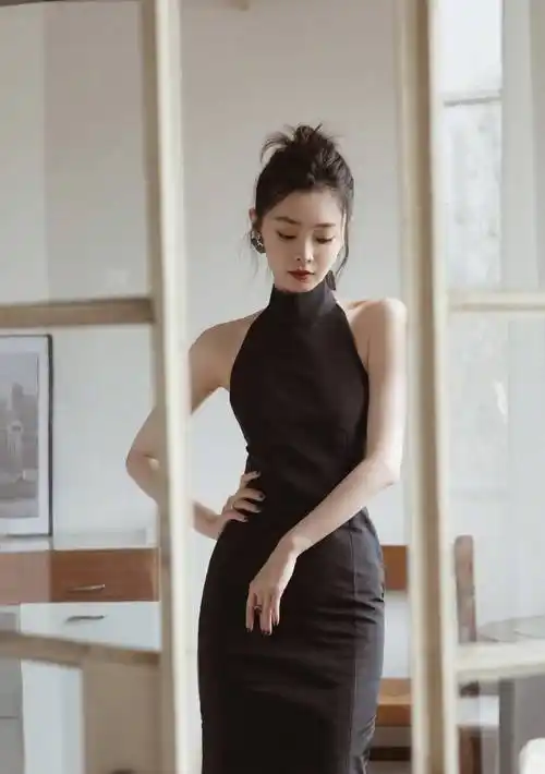 宋轶绝美黑色露背裙造型,这臀腰比例真绝!_身材_线条_娱乐