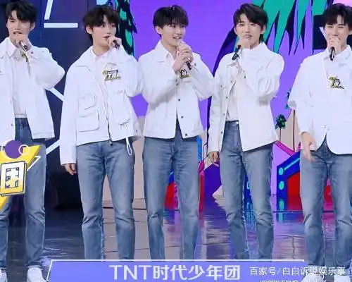 172何炅跟183马嘉祺同框,身高差距不明显,谎报身高可还行