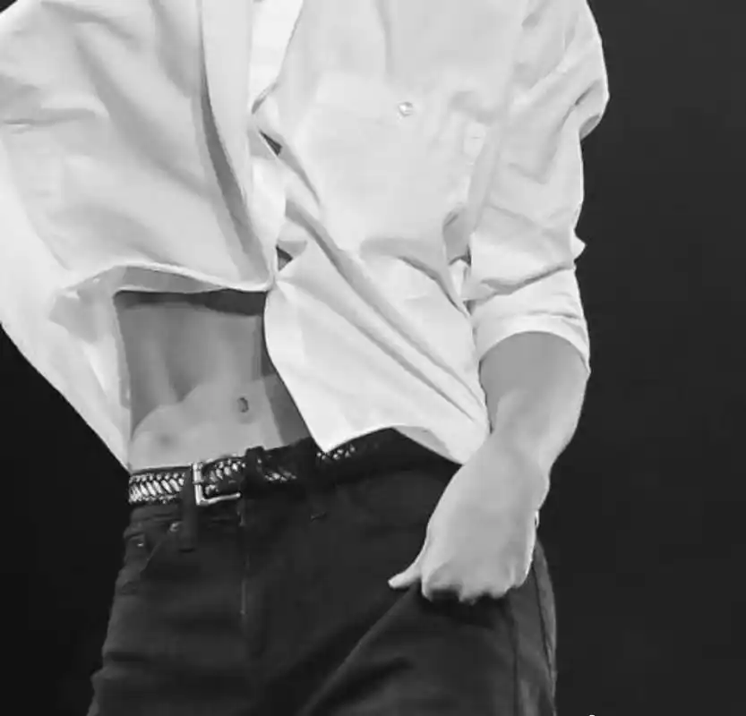 易烊千玺的八块腹肌,舔屏