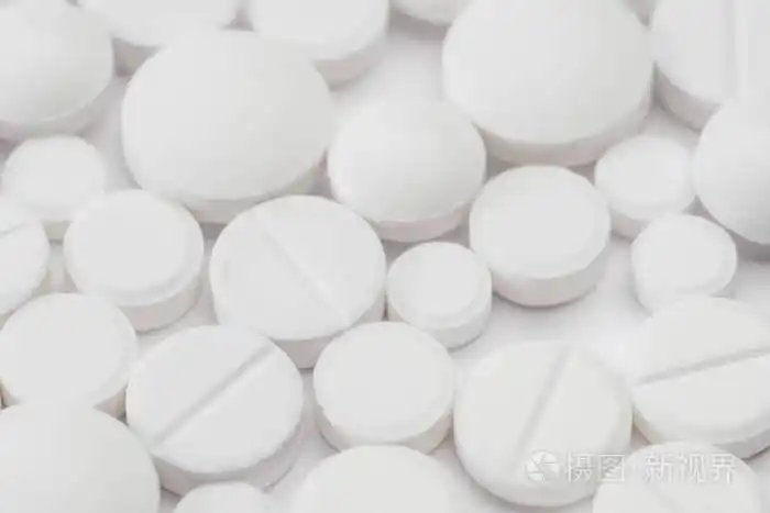 医学抽象概念. 白色药片和白色背景片