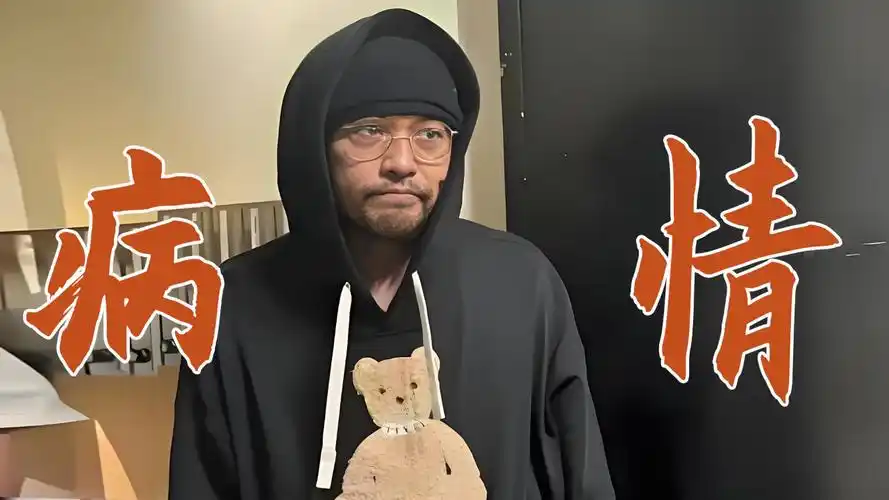 46岁周杰伦因强直性脊柱炎上热搜!满头白发步履蹒跚,差点认不出来