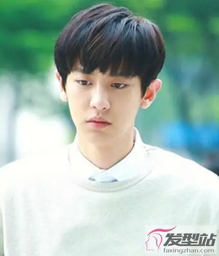 男生帅气蘑菇头发型这样剪呆萌时髦显脸小