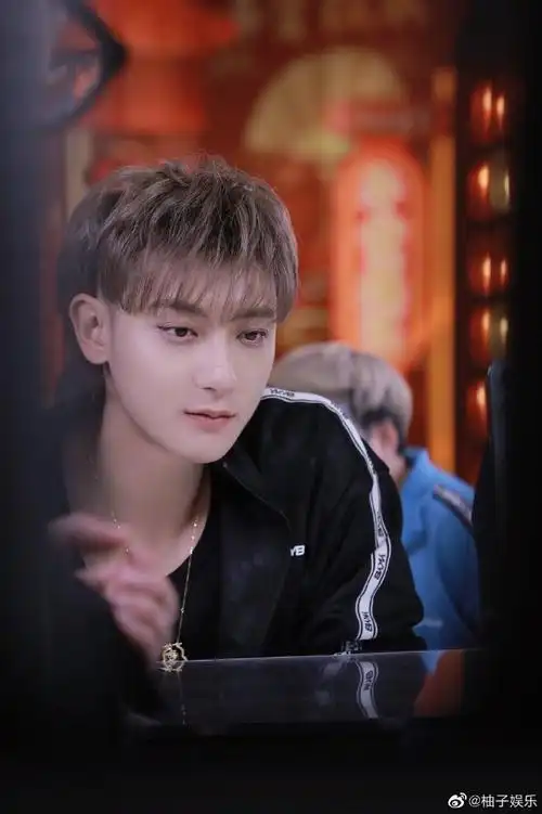 黄子韬新剧甜蜜的你开机