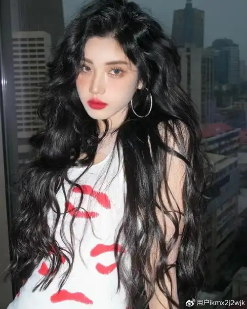 港风长卷发,让你脸蛋小一倍,又美又迷人