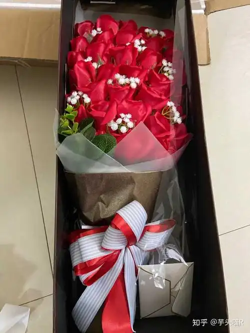 大概就是收到一束塑胶红玫瑰吧