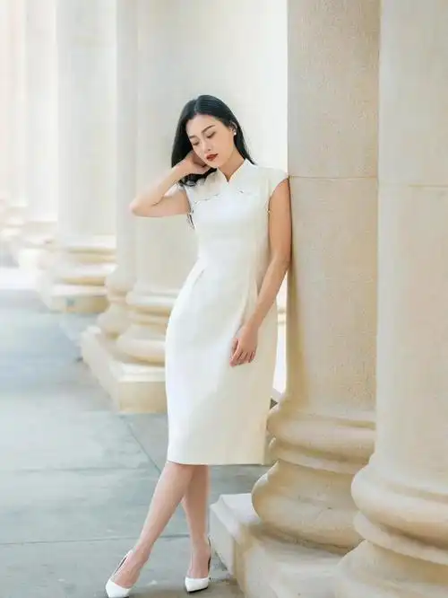 的照片,小编便为大家整理出以下8个干净利落的拍照姿势,全身照这样