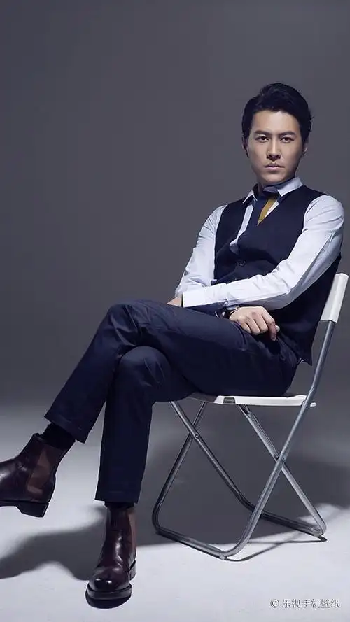 关注  靳东 评论 收藏