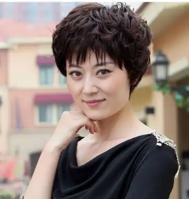 40一50女人有一个特点就是都有点发福,会有点胖胖的感觉,所以将发型