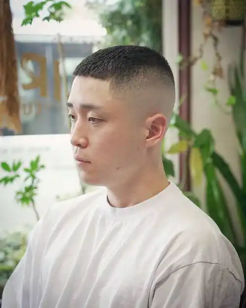 男发剪来剪去,最帅还是两侧铲短,百变时尚很精神|发型|脸型|烫发|寸头