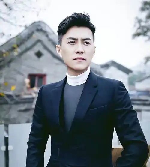 男人过了40岁,尽量避开这3种"发型",油腻显老,颜值高也没用_气质_男性