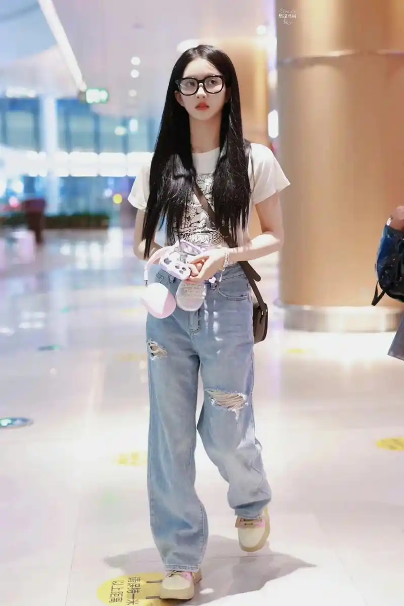 时尚穿搭# #明星穿搭# 刘些宁的穿搭,这套很适合出街