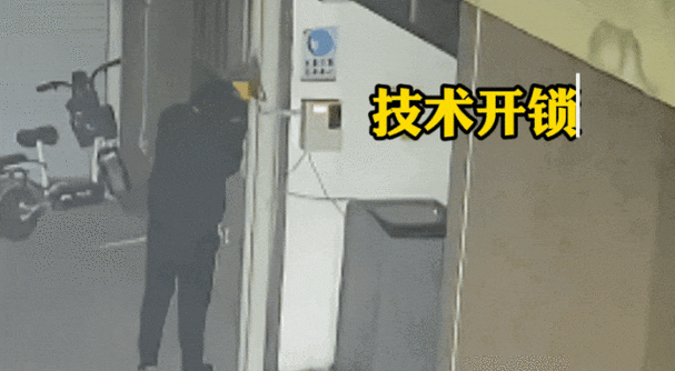 充电桩投币箱内的硬币被盗匡堰派出所接到群众报警近日眼中的"自助