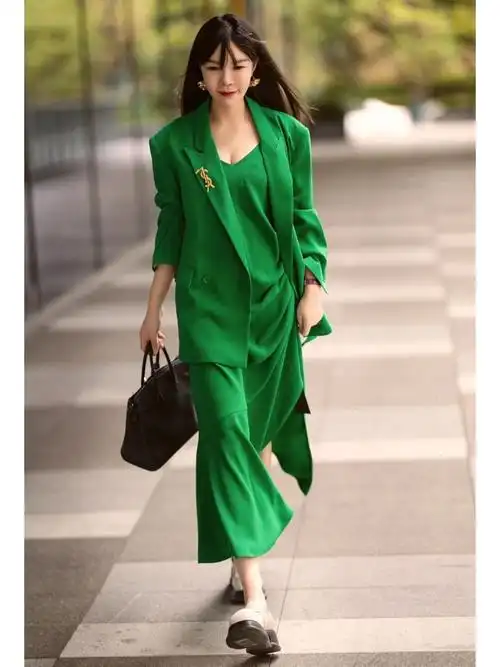 2022bv绿复古西装通勤穿搭