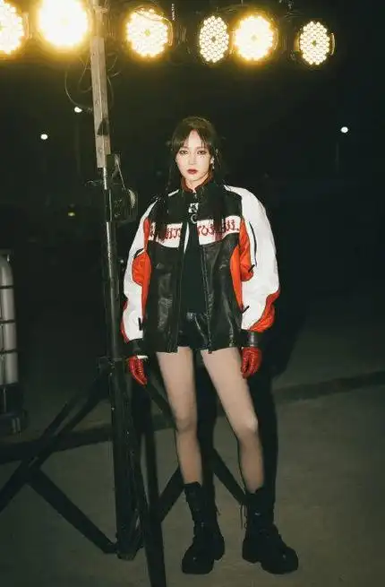 孟佳的腿一直很能打|孟佳_新浪新闻