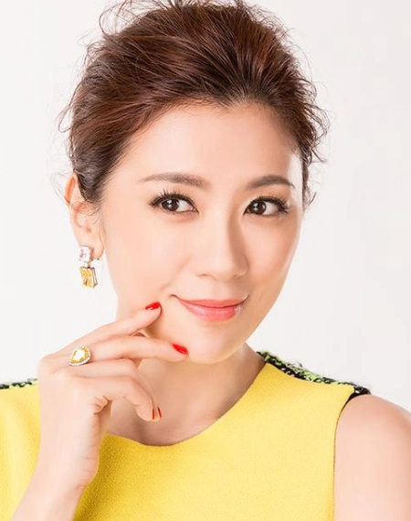 贾静雯清新淡雅的模样甜美十足!