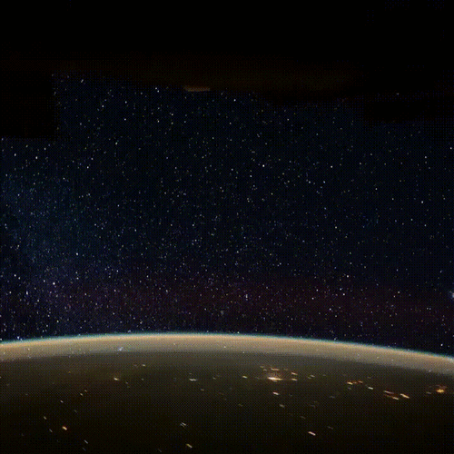 dna 的序列排序,这是 nasa 宇航员 kate rubins 登上国际太空站进行的