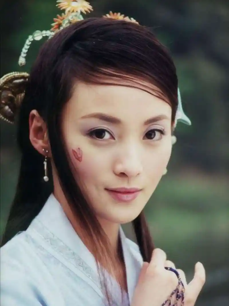 封面 ai修复出蒋勤勤年轻时的照片,看到照片真是让人惊叹,美若天仙啊