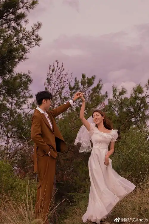 电影风情侣照  夕阳下我们的故事#情侣日常#看得太多小清新的照片来一