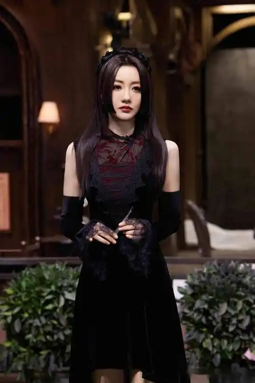 杨蓉《大侦探8》哥特风造型 公主切发型酷飒十足_写真