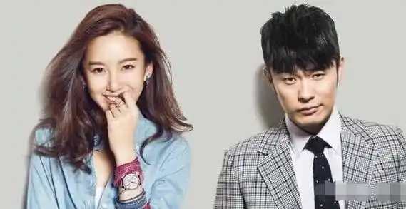 陈赫晒俩女儿背影照,两宝宝活泼可爱_张子_带着_微博