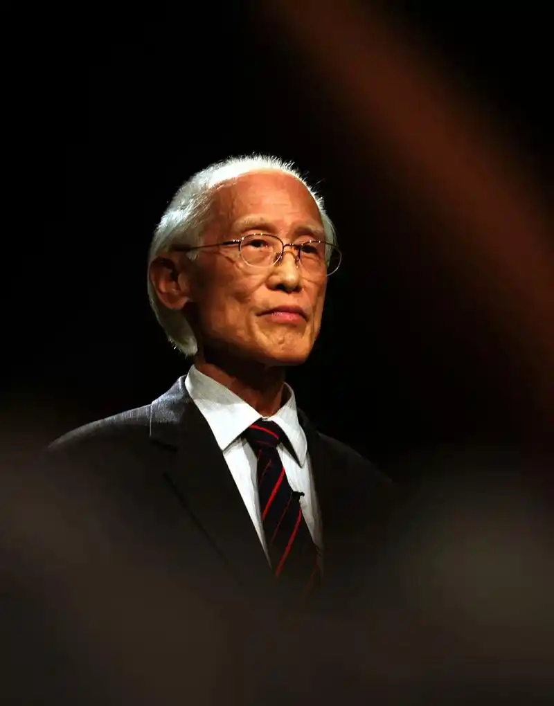 著名诗人余光中病逝一首乡愁曾让无数人落泪