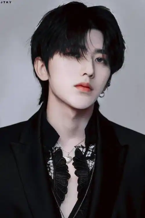 被质疑唱双簧:刚曝出另一位秘密情人,蔡徐坤便秒回应是造谣