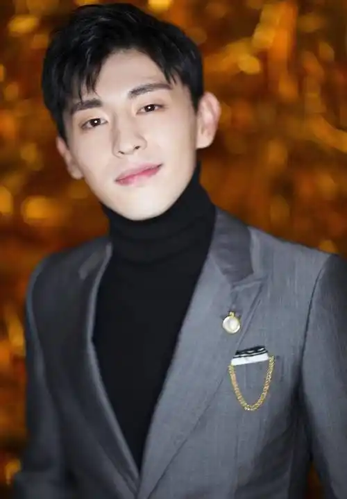 邓伦人气不减,生日惊喜粉丝无人机庆生,复出之路备受期待_直播_形象