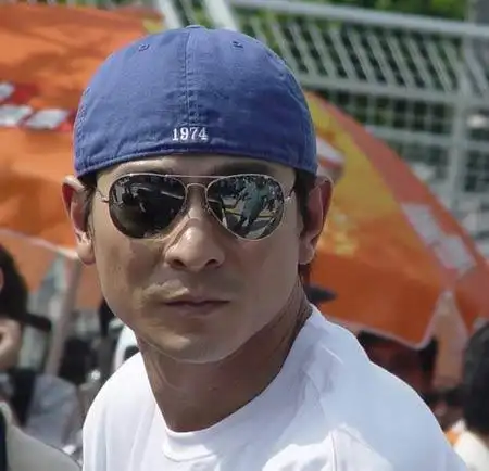 与此同时,宋庆龄基金会明星慈善房车赛也进行了表演,刘德华,林嘉欣