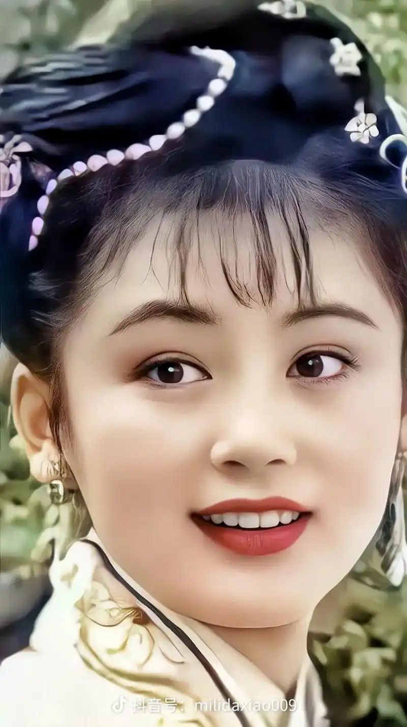 古装女神 #回眸一笑百媚生 陈红,所有的女明星唯独喜欢你, - 抖音